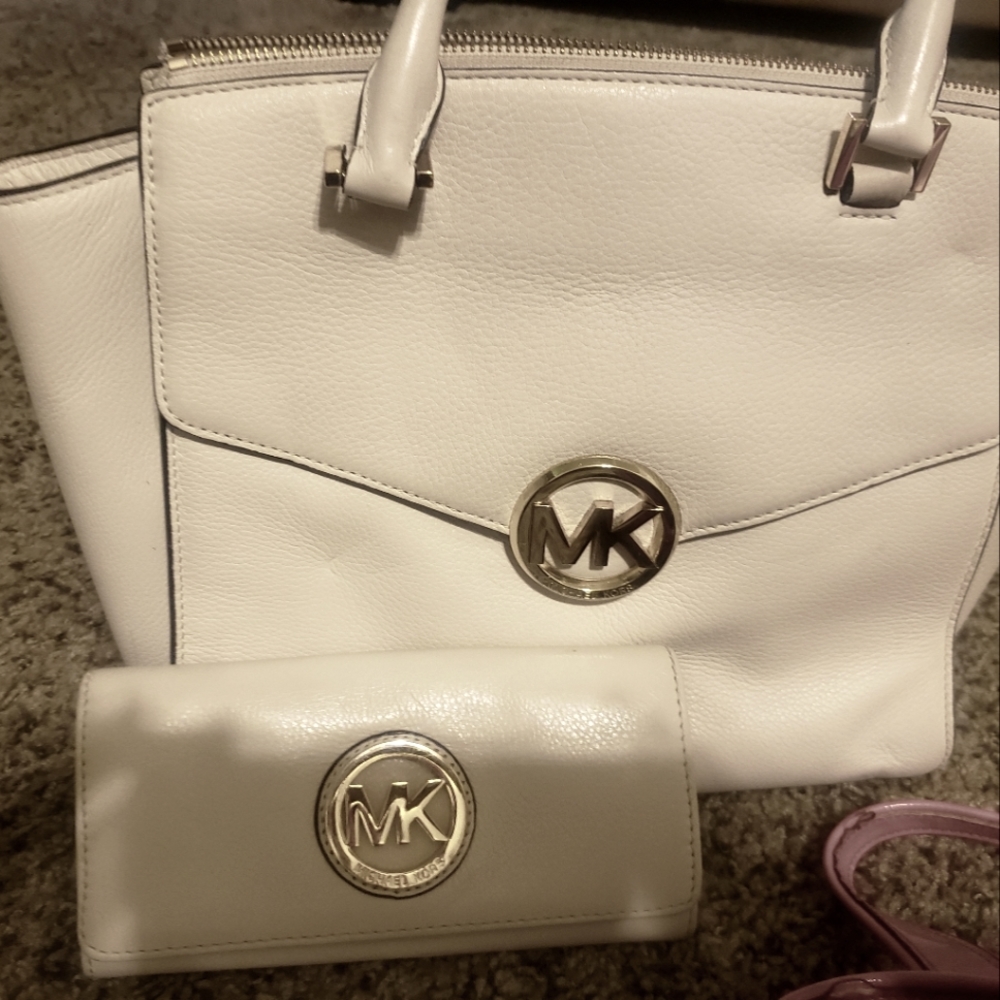 Michael Kohrs purse w/matching wallet